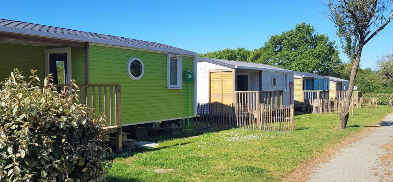 Camping Insolite Le Haut Village Saint-Michel-Chef-Chef Extérieur photo