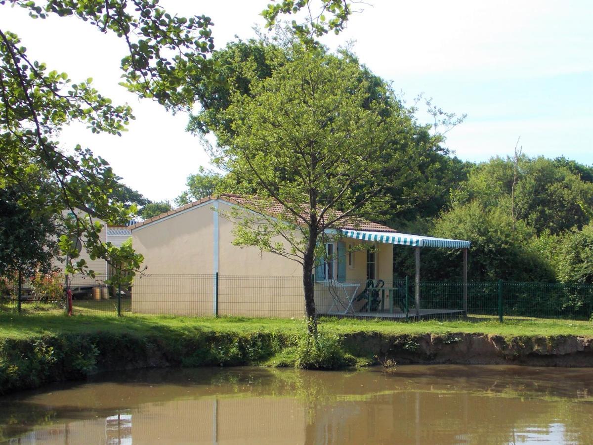Camping Insolite Le Haut Village Saint-Michel-Chef-Chef Extérieur photo