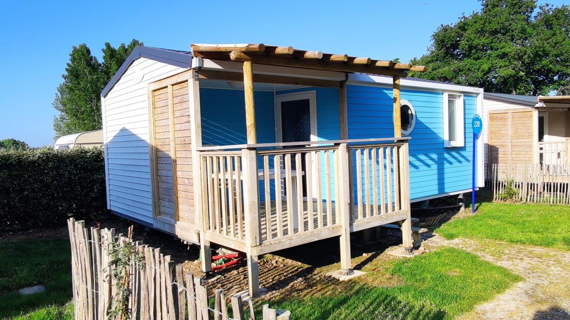 Camping Insolite Le Haut Village Saint-Michel-Chef-Chef Extérieur photo