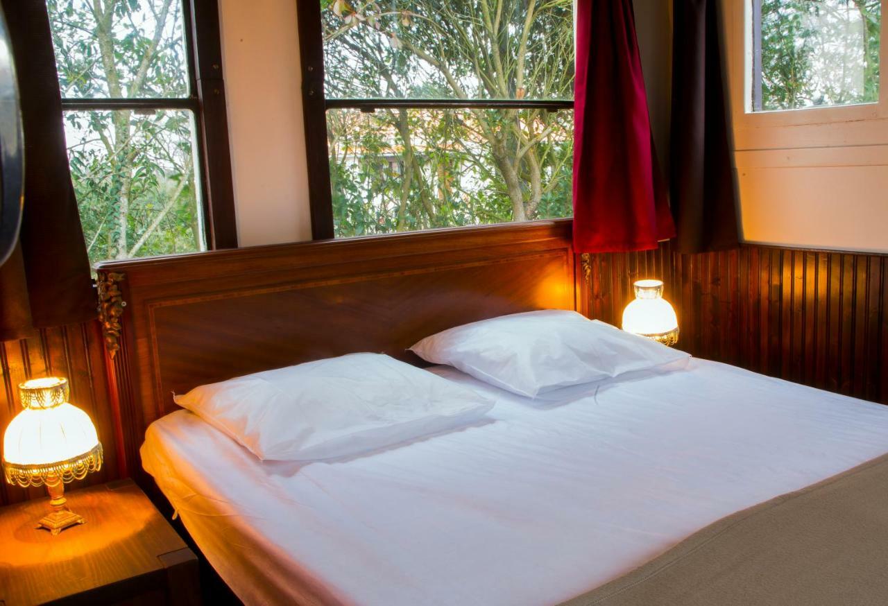 Camping Insolite Le Haut Village Saint-Michel-Chef-Chef Extérieur photo