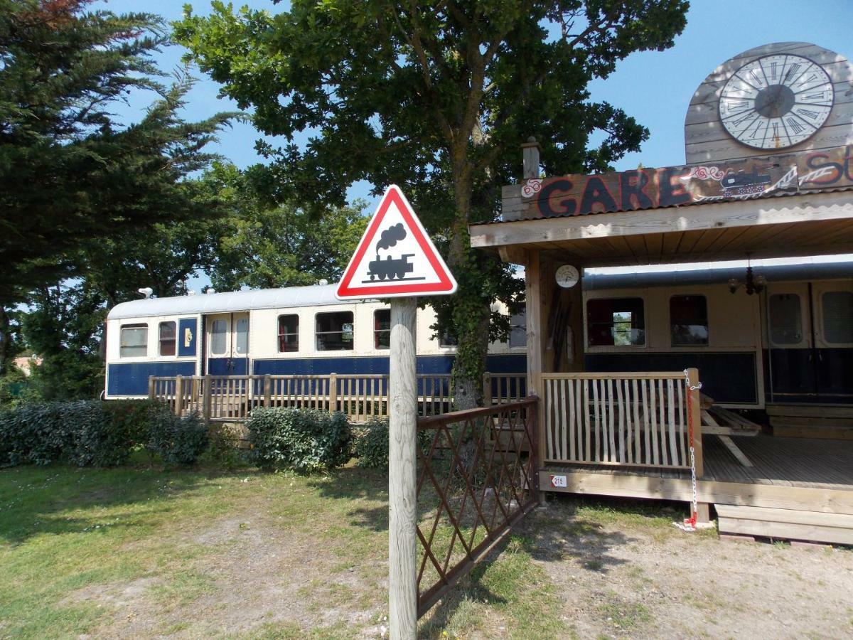 Camping Insolite Le Haut Village Saint-Michel-Chef-Chef Extérieur photo