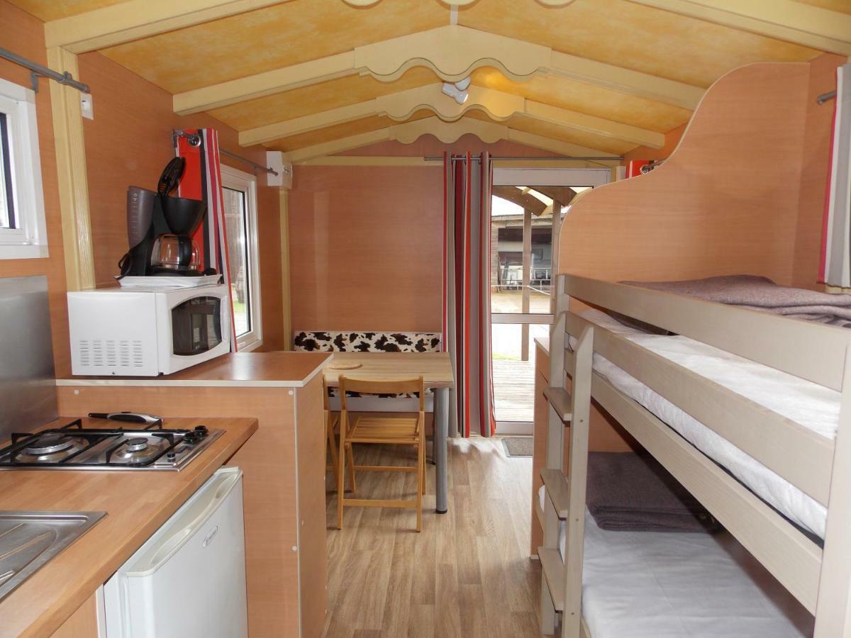 Camping Insolite Le Haut Village Saint-Michel-Chef-Chef Extérieur photo