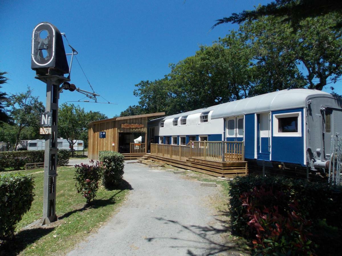 Camping Insolite Le Haut Village Saint-Michel-Chef-Chef Extérieur photo
